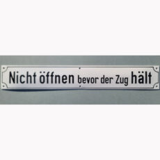 Nicht öffnen bevor der Zug hält